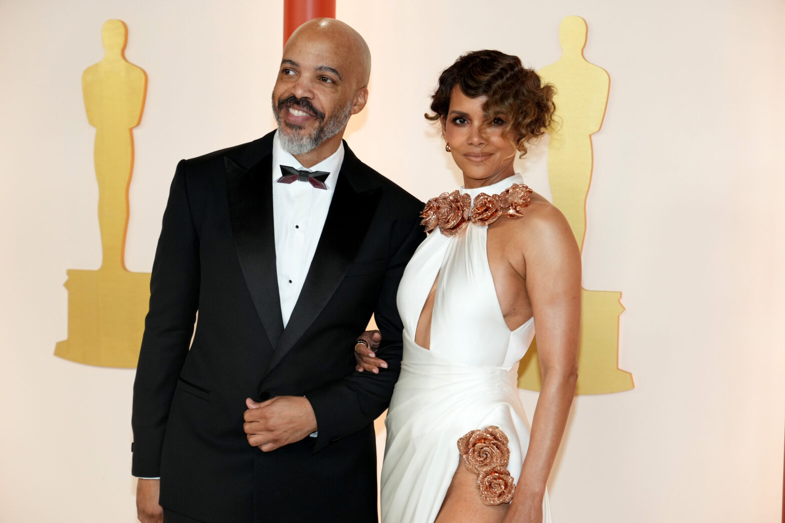 who is halle berry's boyfriend? pictured: halle berry and van hunt on the red carpet