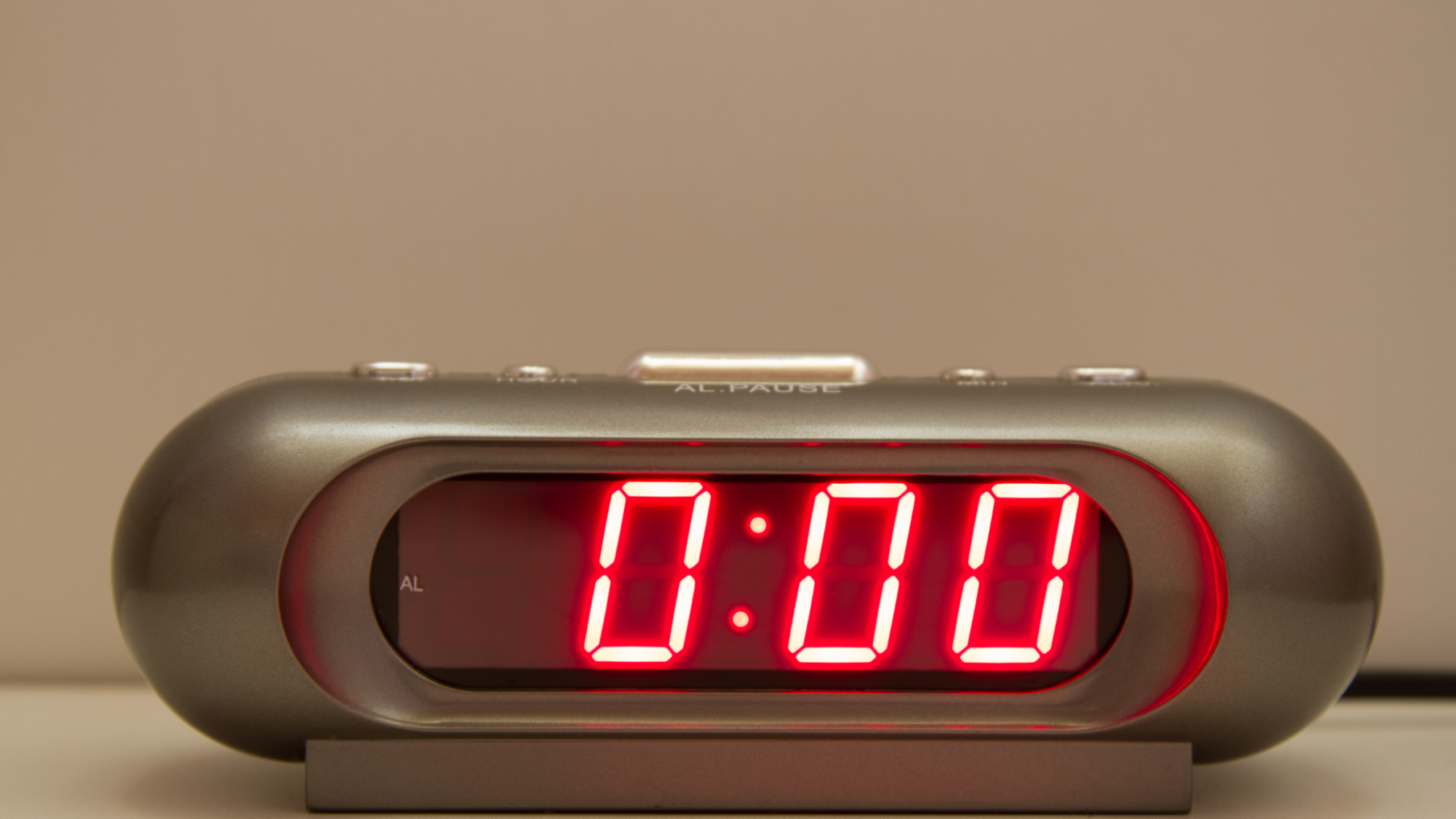 A clock shows the time at 0:00