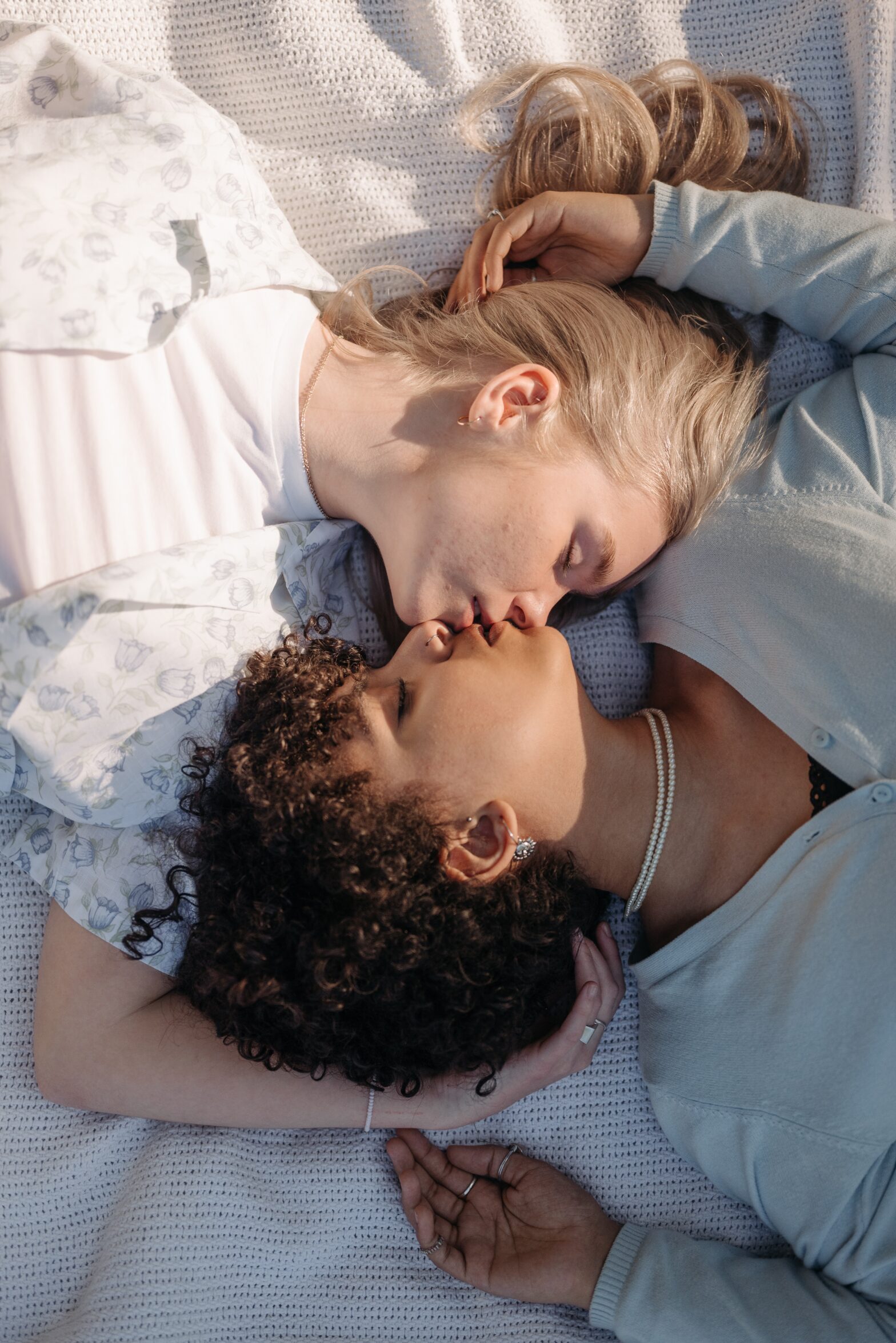 Here are 9 signs that define a "pillow princess."