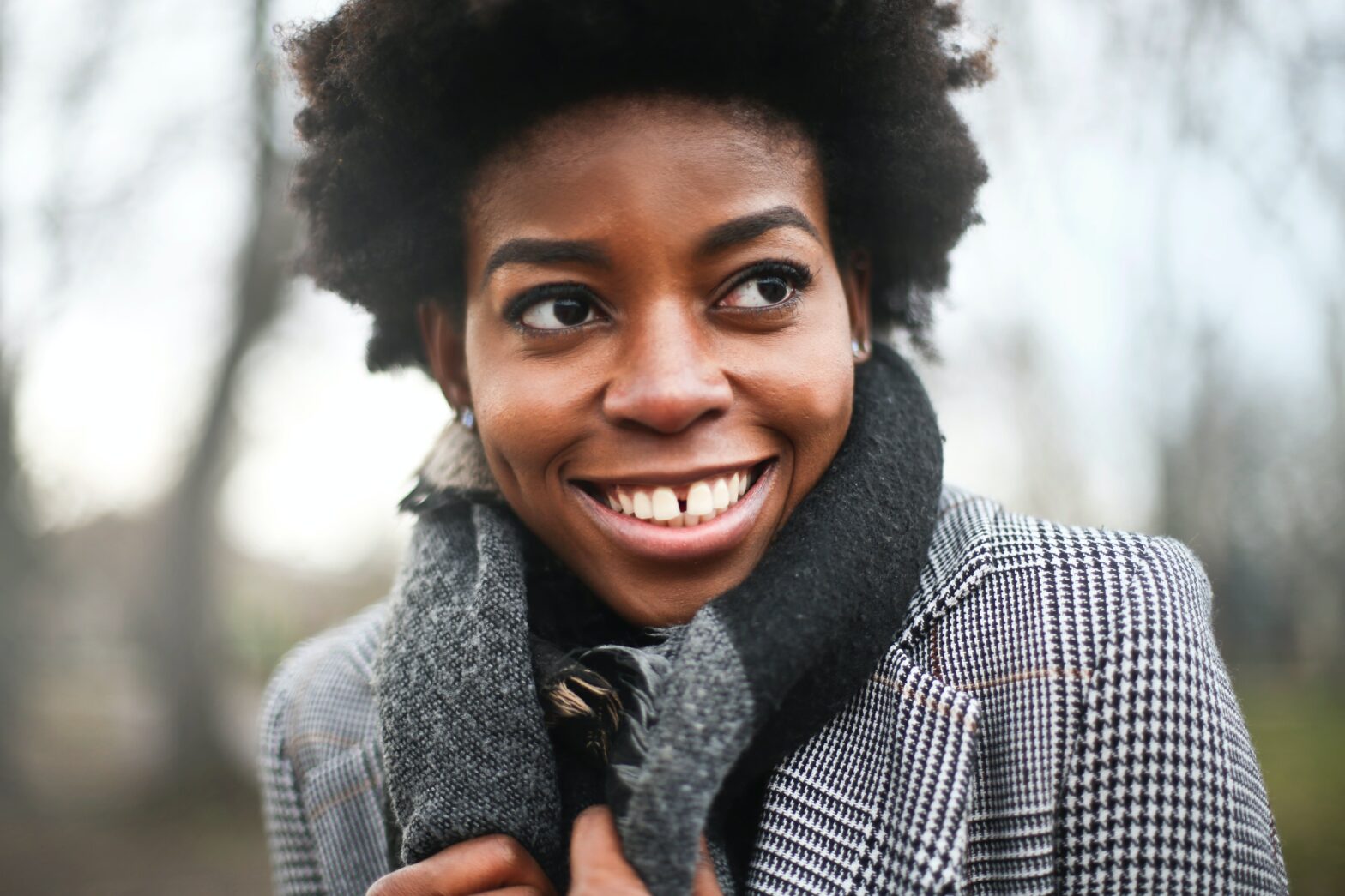 Black-woman-wearing-black-and-white-houndstooth-coat-and-black-scarf