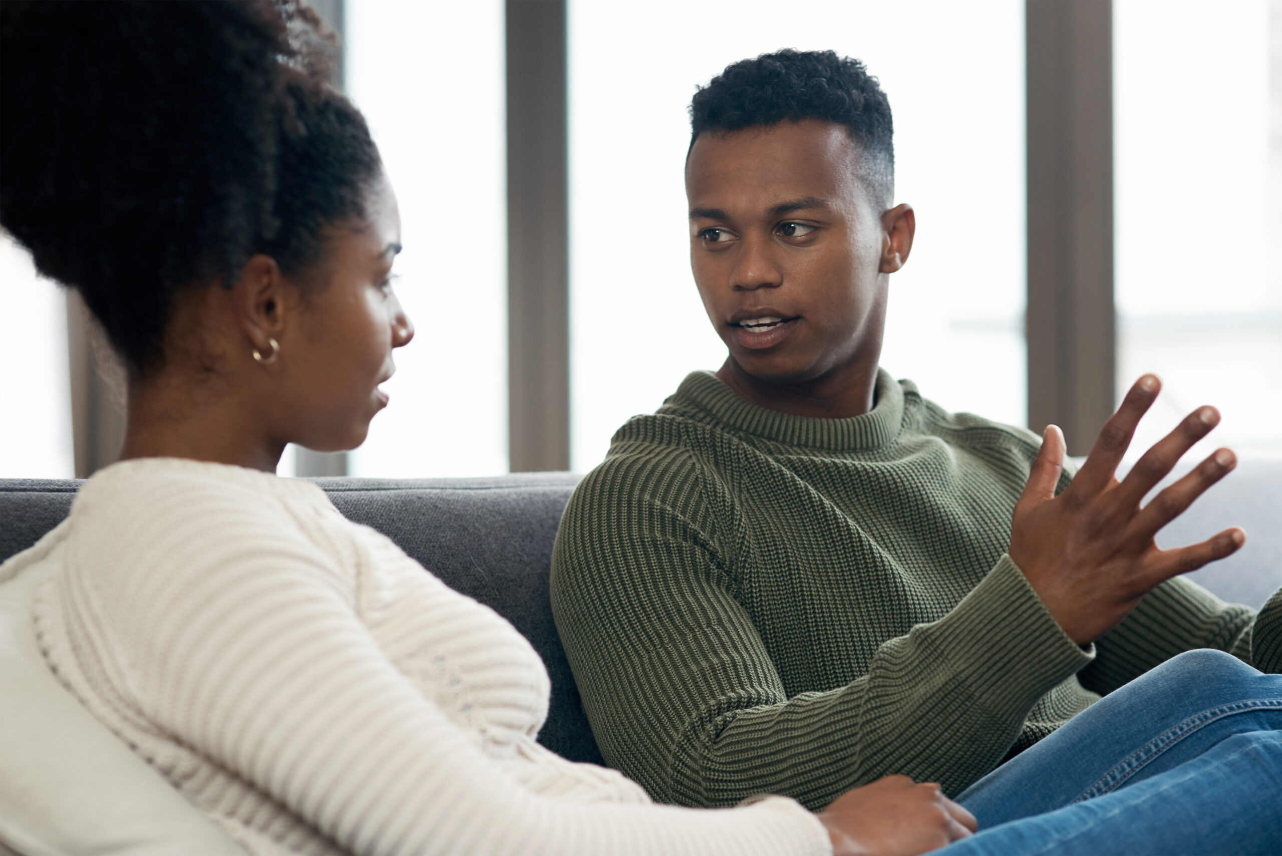 Therapist Shares Topics to Avoid and Address in New Relationships