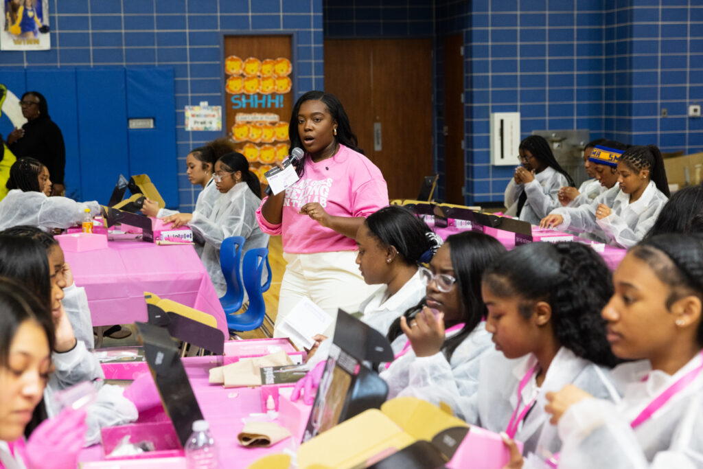 A female entrepreneur speaking to students in a cafeteria